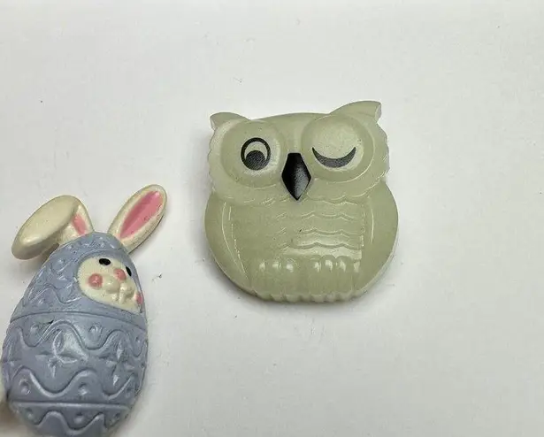 Avon Signed Owl Bird & Easter Bunny With Egg Plastic Brooch Pin Lot Of 2