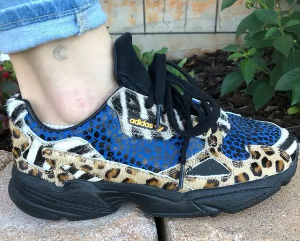 Adidas torsion leopard hotsell