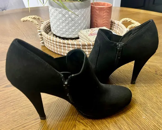 Fergalicious Fergie Womens Cacey Ankle Booties Black Almond Toe Side Zipper Size 7.5