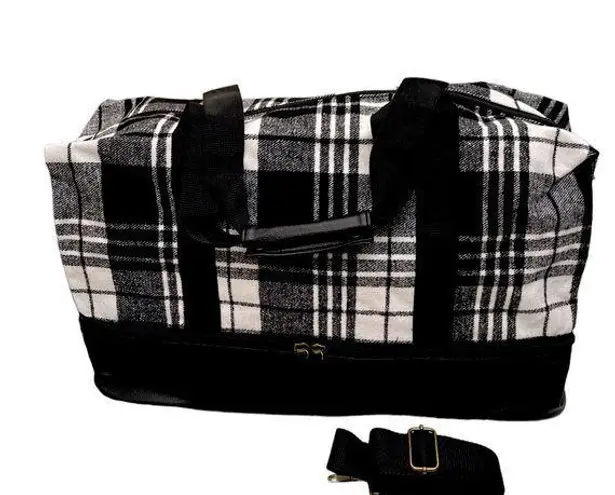 DSW weekend duffel bag 20”L x 9”W x 11.5”H