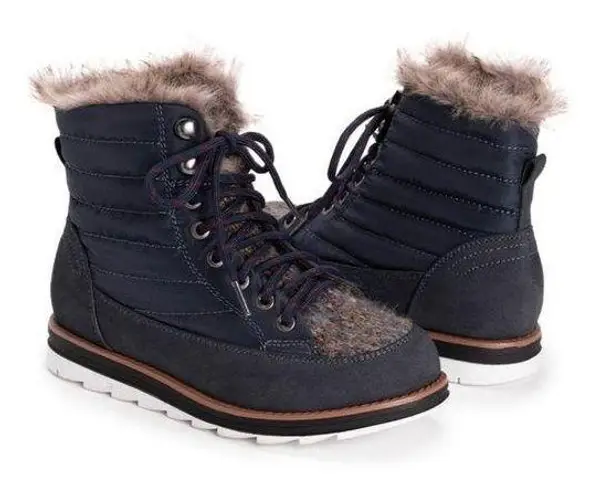 Muk luks navy sigrid boots size 9 womens