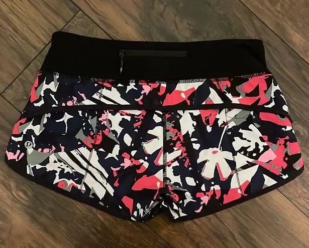 Lululemon floral lulu speed ups 2.5 inch size 4