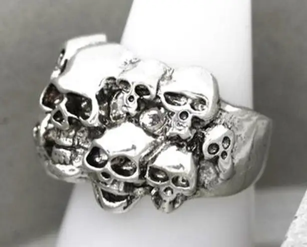 Gothic Skull Ring Silver