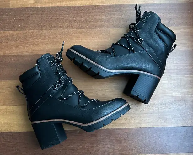 Naturalizer Madie Lace Up Bootie