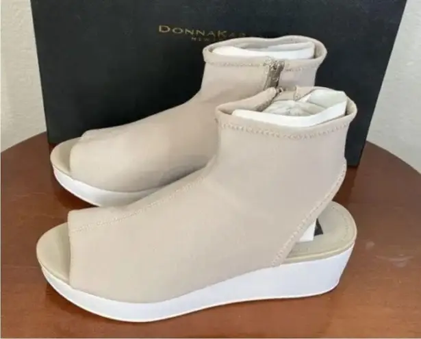 Donna Karan Riviera Platform Sandals In Taupe Size 7.5