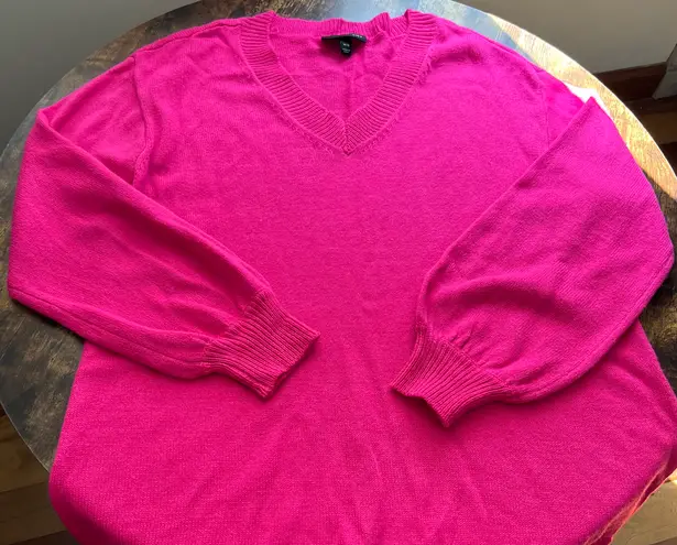 Lane Bryant | ladies plus size v-neck sweater. Size: 14/16