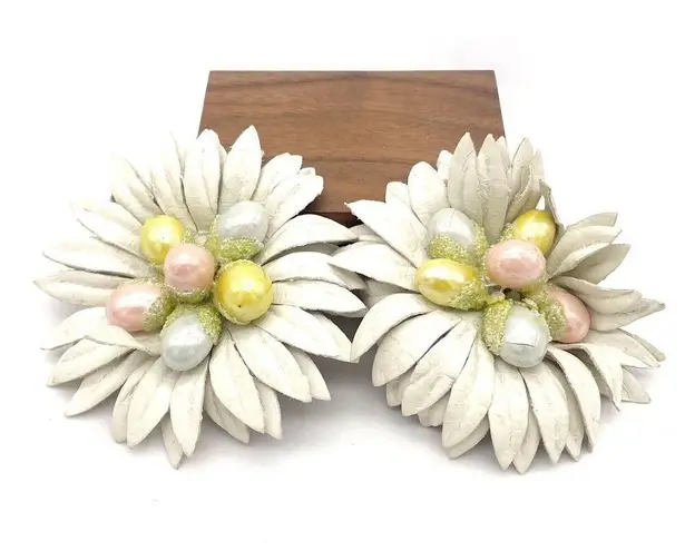 Vintage Shoe Clips Buckles Pastel Faux Pearl Frosted Floral Daisy 1940s 1950s Pink