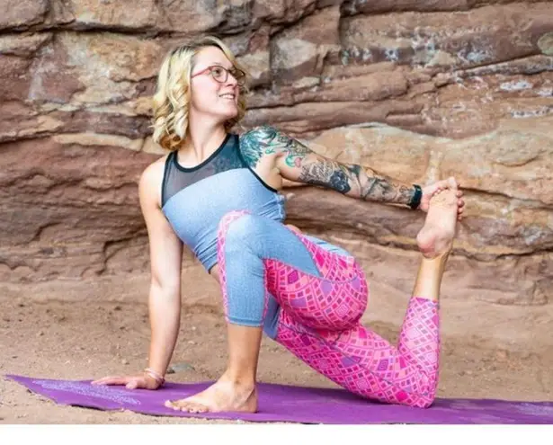 NEW! $78 SCOUT DESIGNS Size LARGE Red Leggings Yellow Gray Chevron Stripes