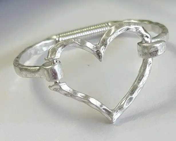 Silver Plated hammered Heart cuff bracelet bangle Stainles Steel Womens jewelry