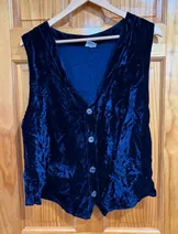 Sweaters & Knits image