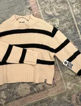 Sweaters & Knits image