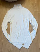 Sweaters & Knits image