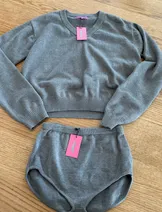 Sweaters & Knits image