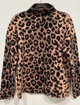 Sweaters & Knits image