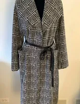 Sweaters & Knits image