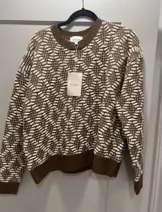 Sweaters & Knits image