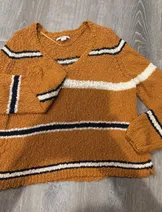 Sweaters & Knits image