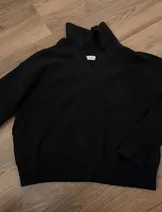 Sweaters & Knits image