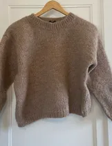Sweaters & Knits image