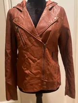 Jackets & Coats image