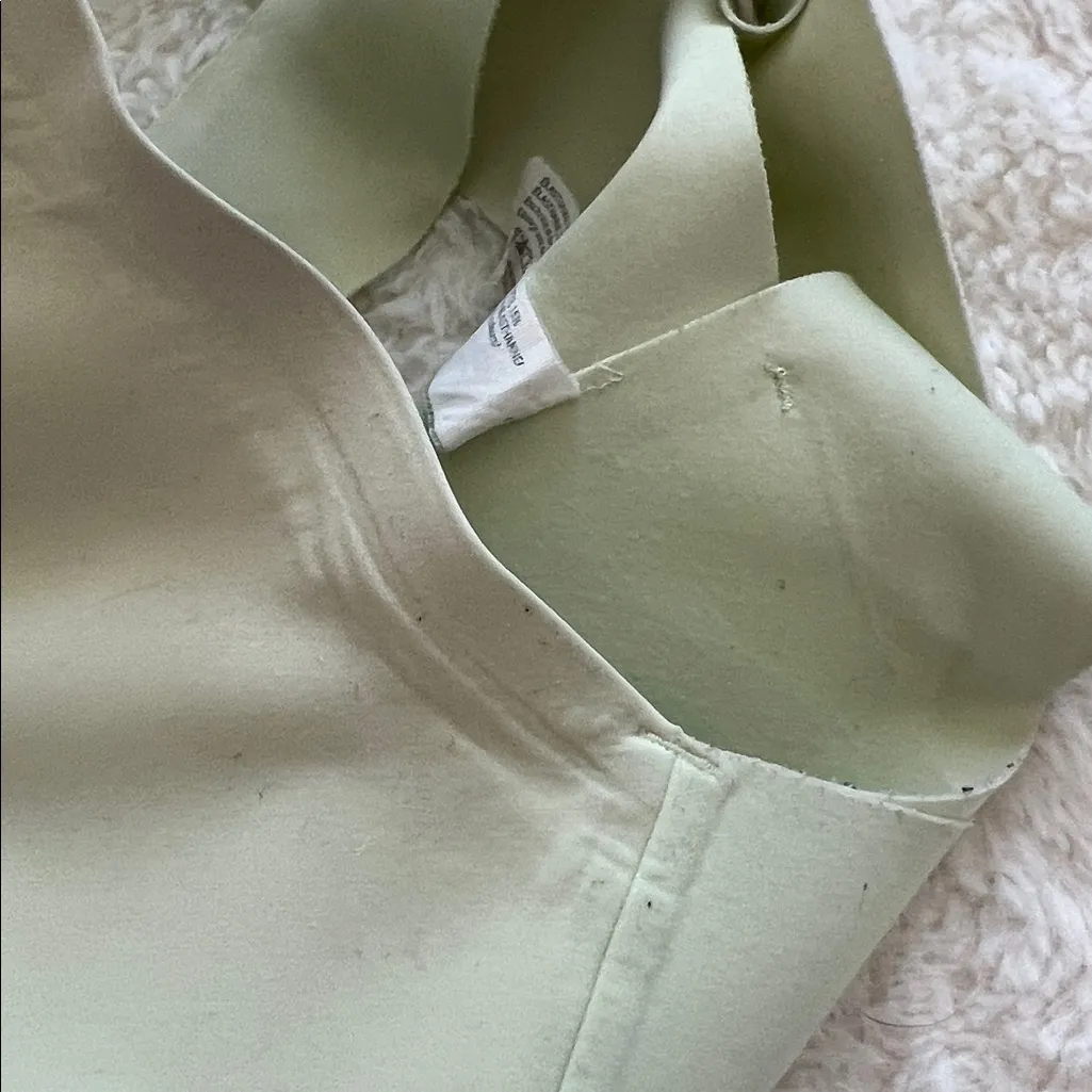 Lululemon Enlight Zip Sports Bra 34DDD - Image 3