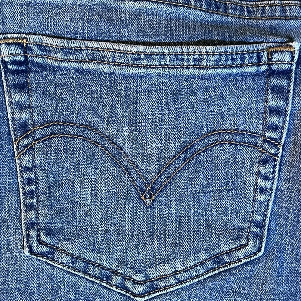 Women's Levi's Mid-Length Denim Shorts - Image 7