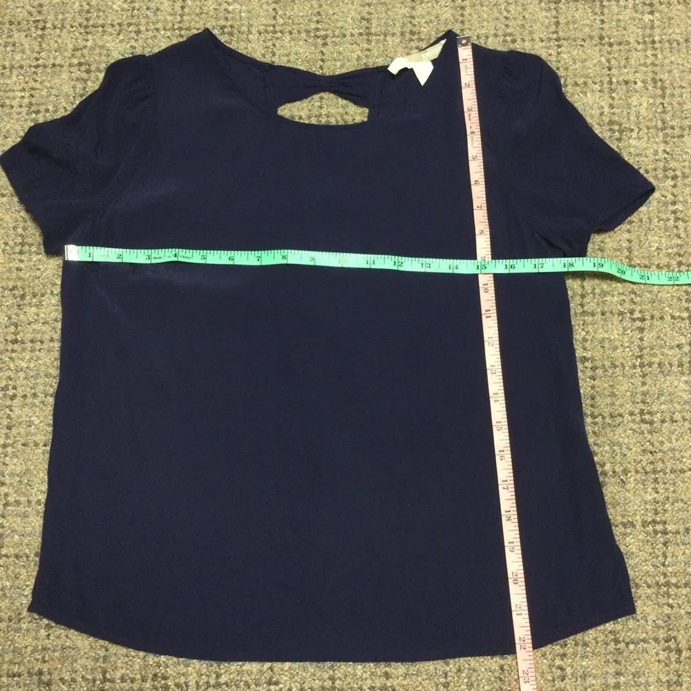 Forever 21 Navy Blue Short Sleeve Blouse with Open Bow Back Design Size Small - Image 3