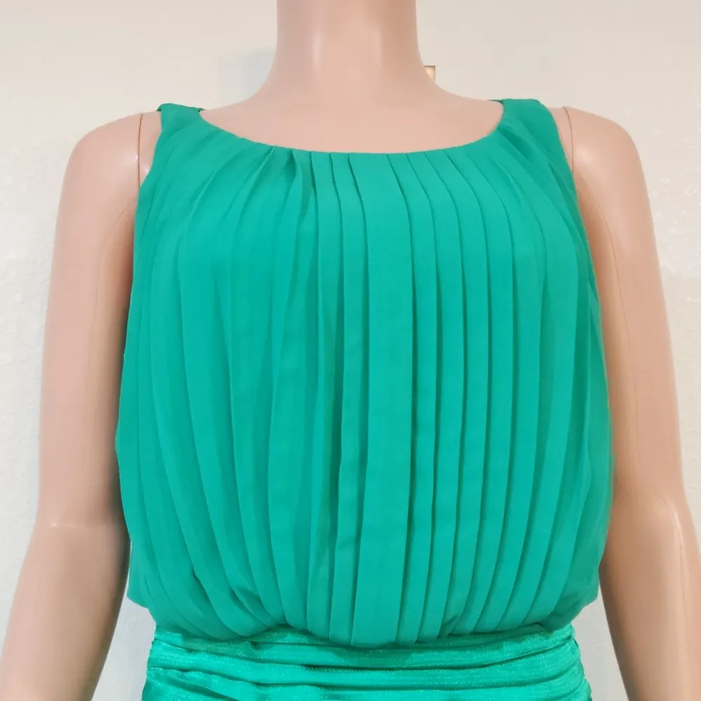 Vince Camuto Green Pleated Bodice Embellished Skirt Lined Dress Sz 4 - Image 2