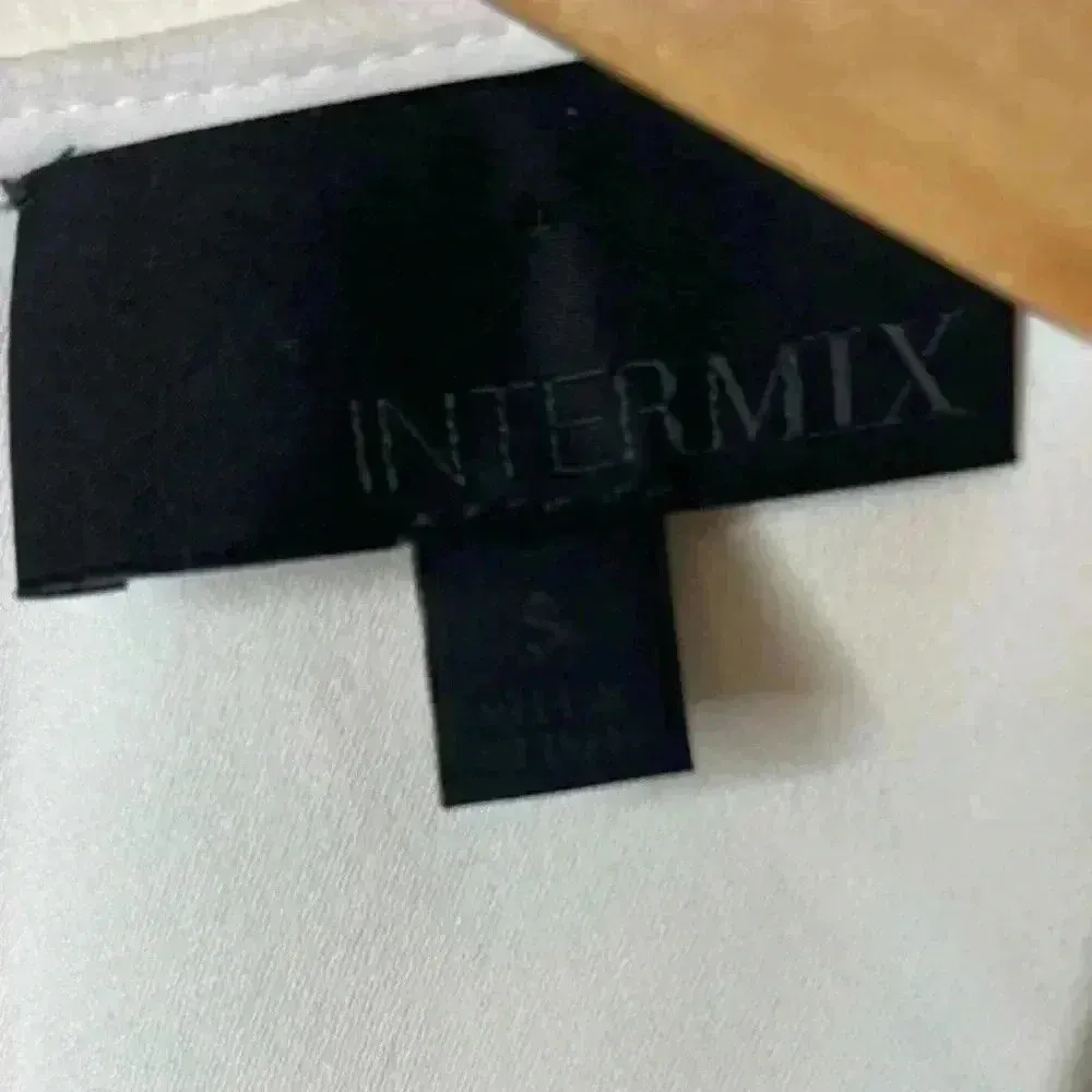 Intermix Cameron White Bell Flutter Sleeve Zipper Back‎ Blouse - Image 6