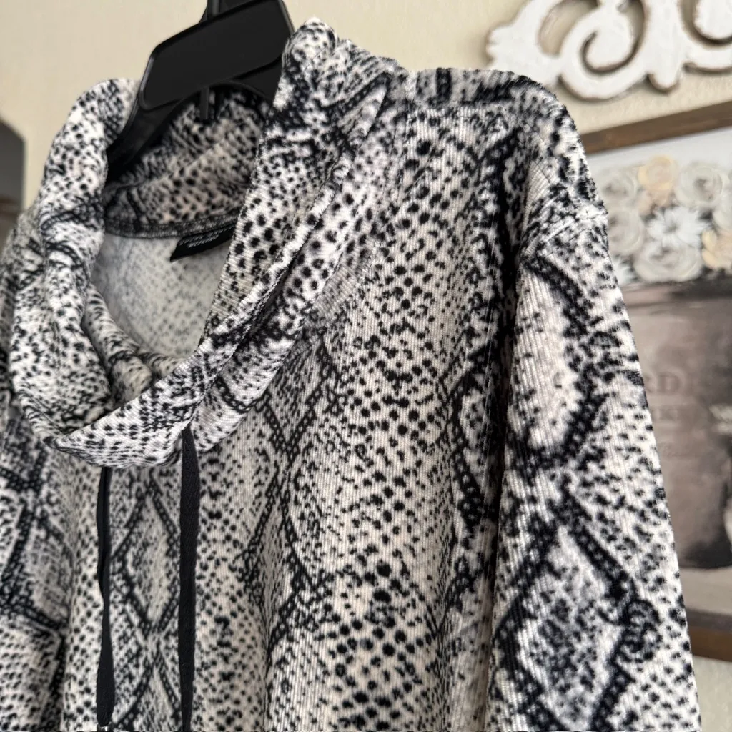 Susan Graver Snakeskin Print XL Cowl Neck Tunic Long Sleeve Cozy Chic Top Fall - Image 3