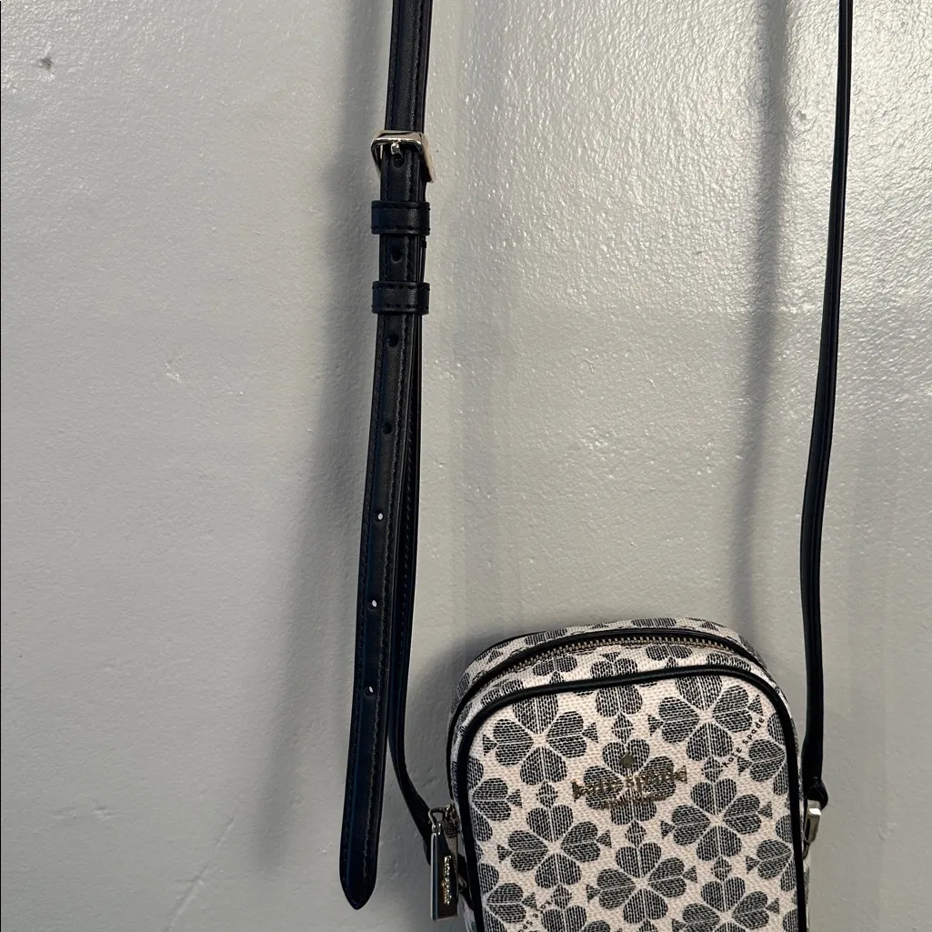 Kate Spade KG490 Spade Flower North Side Phone Crossbody Navy - Image 3