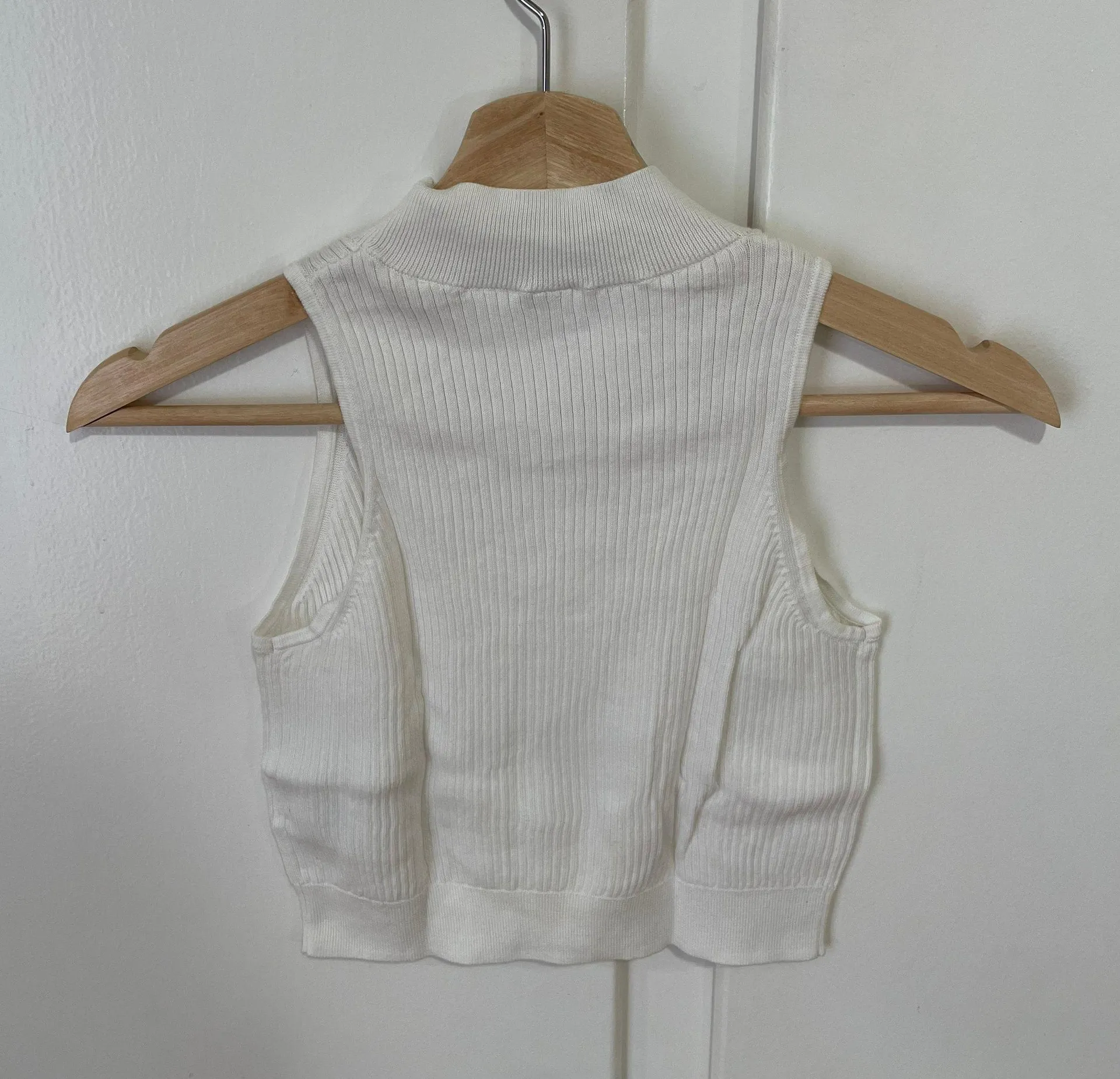 Mock Neck Sleeveless Cropped Sweater - Image 4