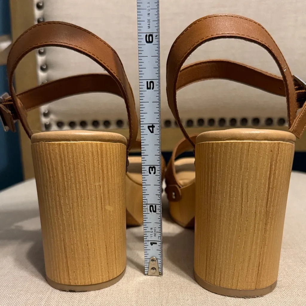 Universal Threads Universal Thread Tan Platform Sandals, Size 8.5 - Image 2