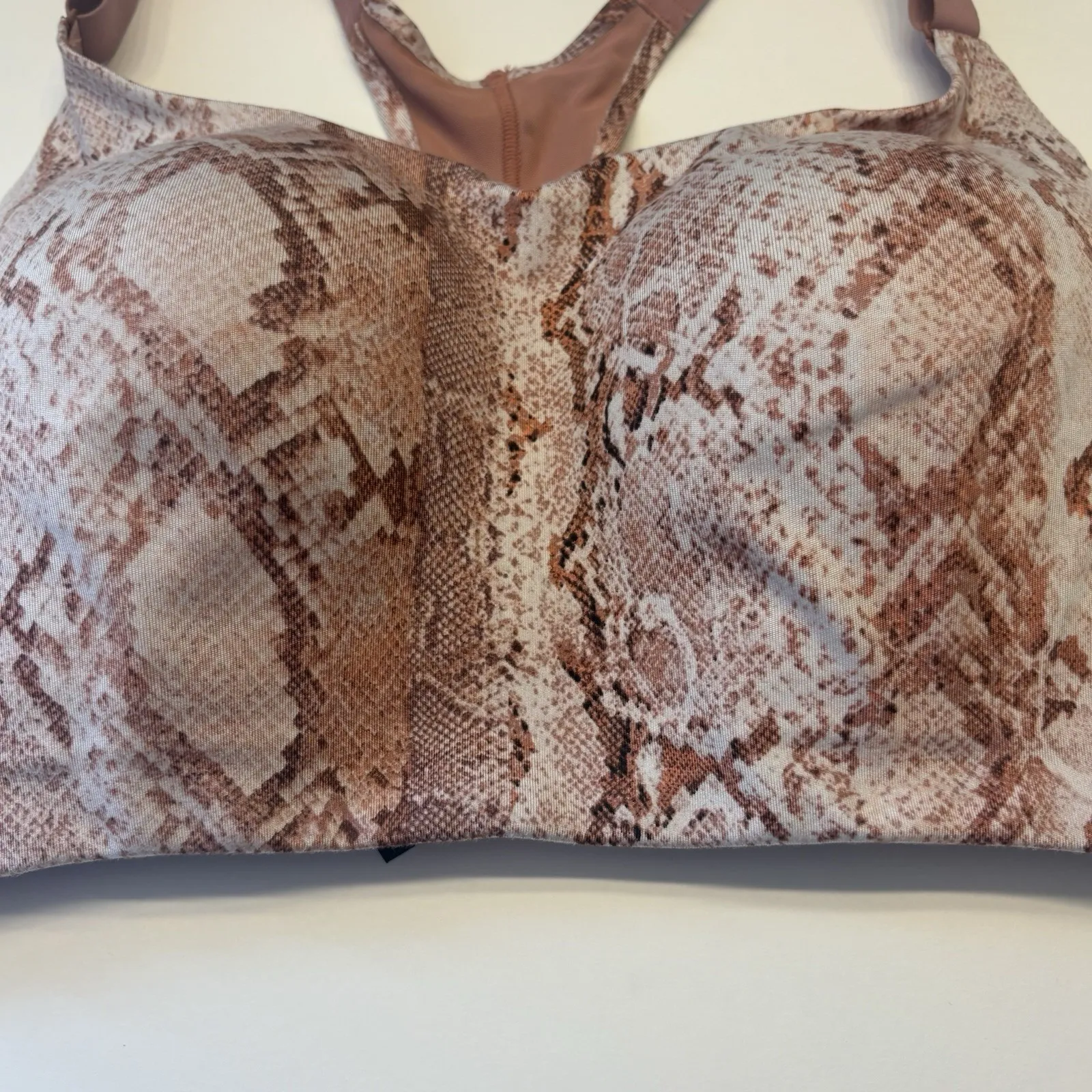 Victorias Secret Sweat On Point Incredible Sports Bra 34DD Max Support Snakeskin - Image 4