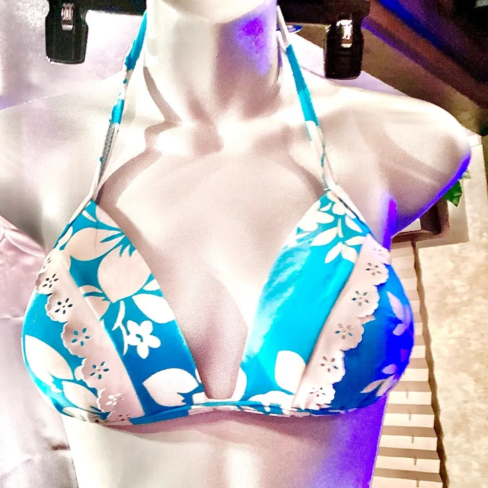 Arizona Jean Two Piece Blue & White Flowers SwimSuit. Top:SMALL / Bottoms:Medium - Image 4