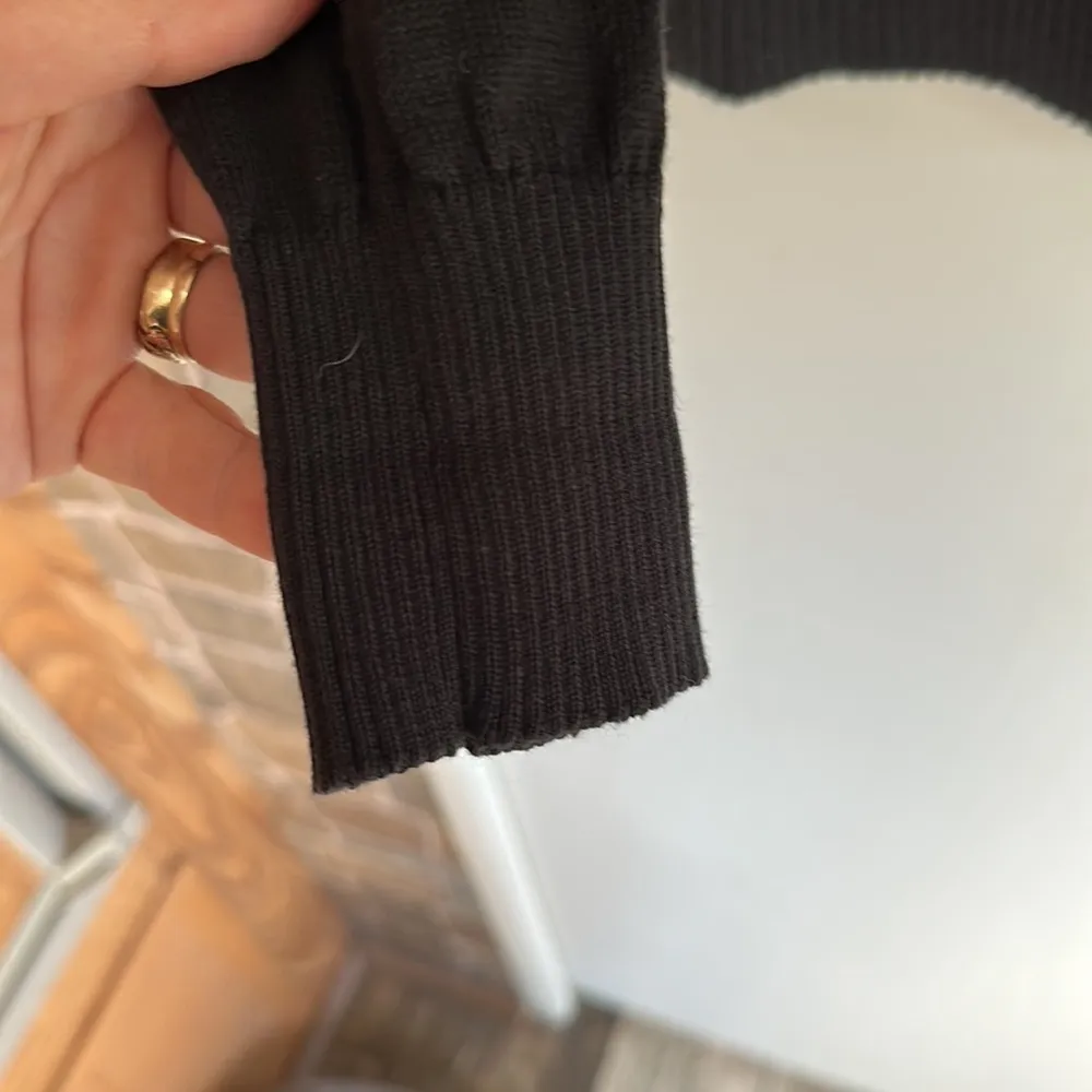 Women Fox’s v neck sweater​​ Black Size M - Image 6