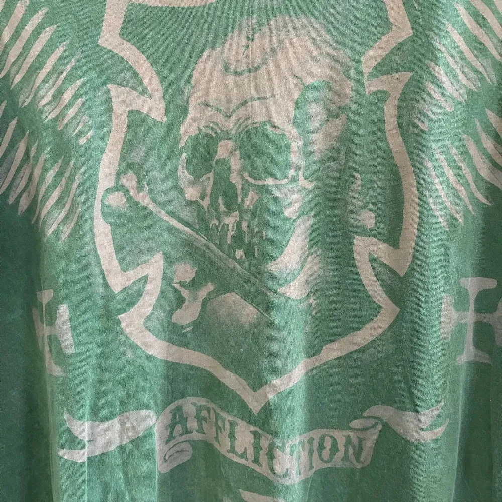 Women’s Affliction American Customs green v-neck skull graphic t-shirt, Size XL - Image 4