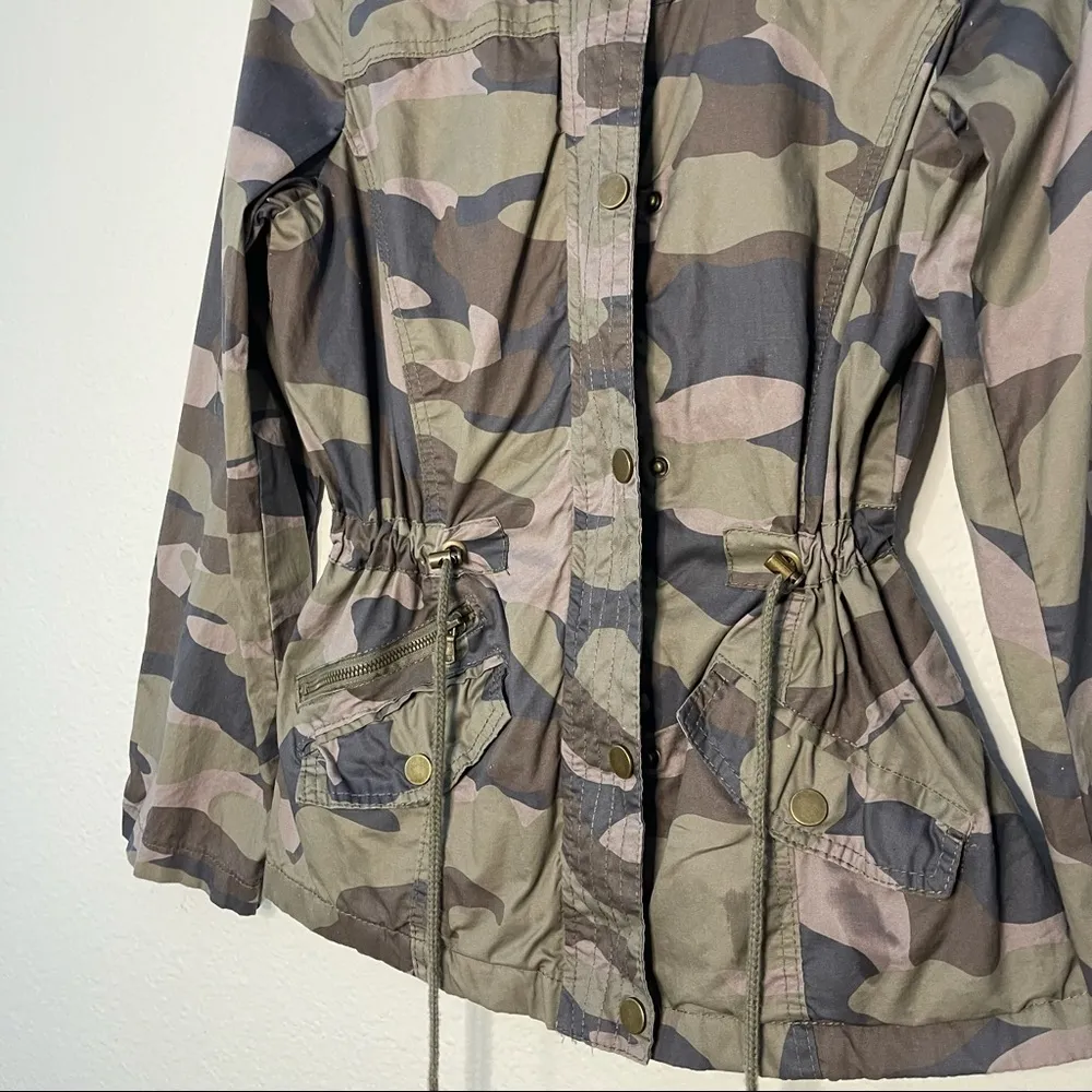 YMI camo utility military hoddie jacket size M - Image 3