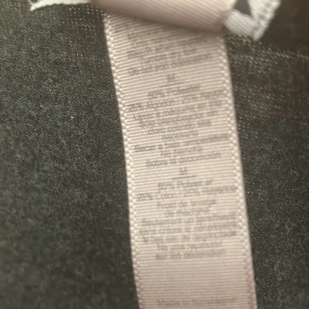 FINAL MARKDOWN Chin-up workout top medium - Image 4