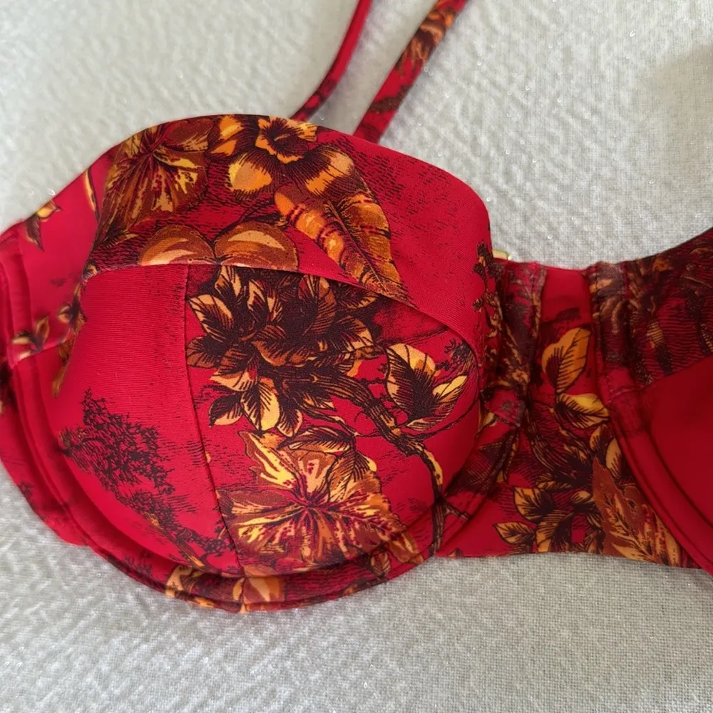 L’AGENCE Alexandria Red Jungle Structured Bikini Top, Size Small, $165 - Image 13