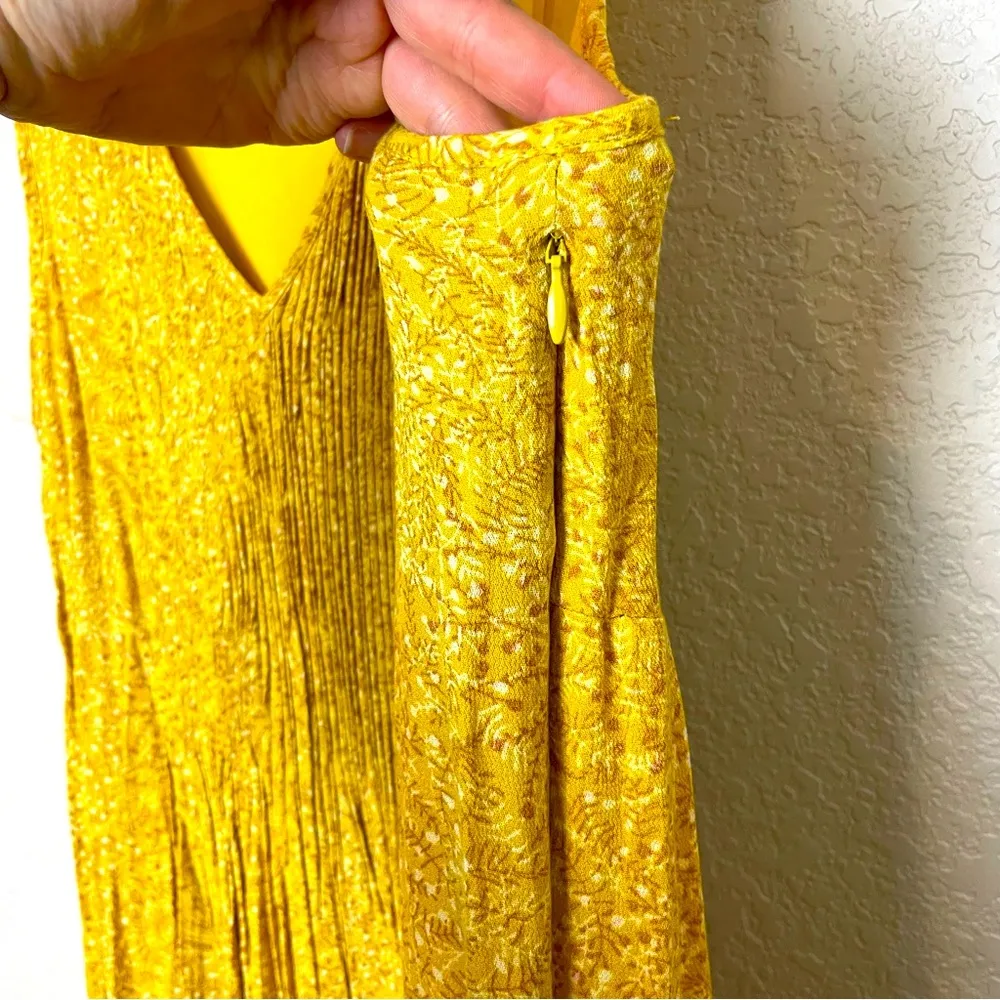 OLD NAVY Floral Mustard Yellow Sleeveless Pleated Mini Dress Size L Size L - $16 - From Nicole OLD NAVY Floral Mustard Yellow Sleeveless Pleated Mini Dress Size L Size L - $16 - From Nicole