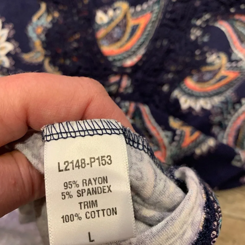 Loveapella Women’s Tank Top Size Large Crochet Detail at V-Neck - Image 4