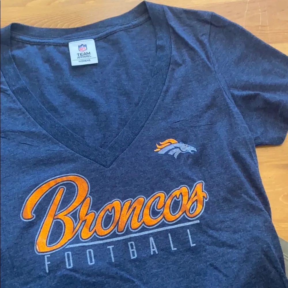 DENVER BRONCOS Women’s Large V-Neck Short Sleeve Tee T-Shirt NFL 3/$20 Sale! - Image 2