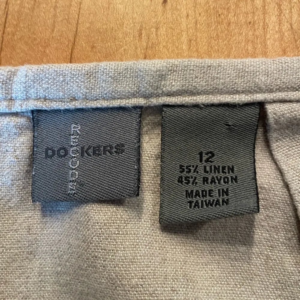 Dockers Recode Elegant Tan Women's Skirt knee length size 12 - Image 4