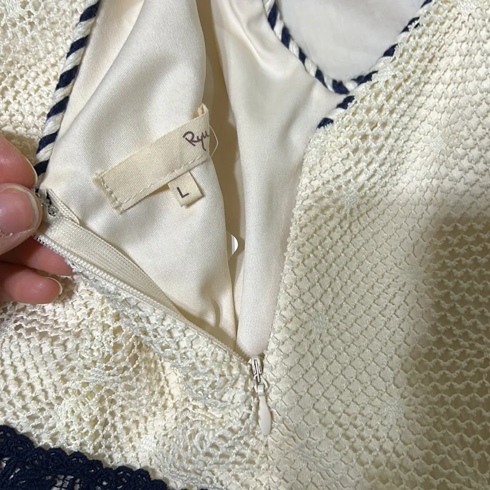 Ryu midi cream lace dress size large - Image 6