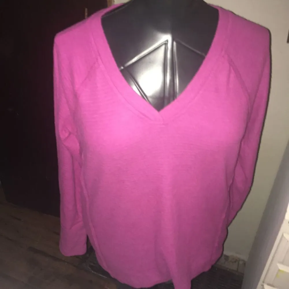 Wildfox Haley oversized S v-neck pink long sleeve top - Image 2