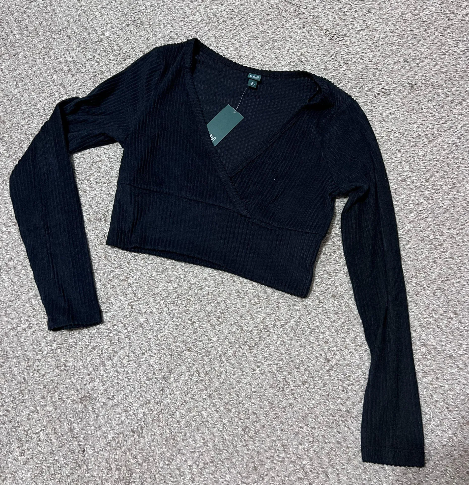 Deep VNeck Long Sleeve Crop top Black Size M - Image 3