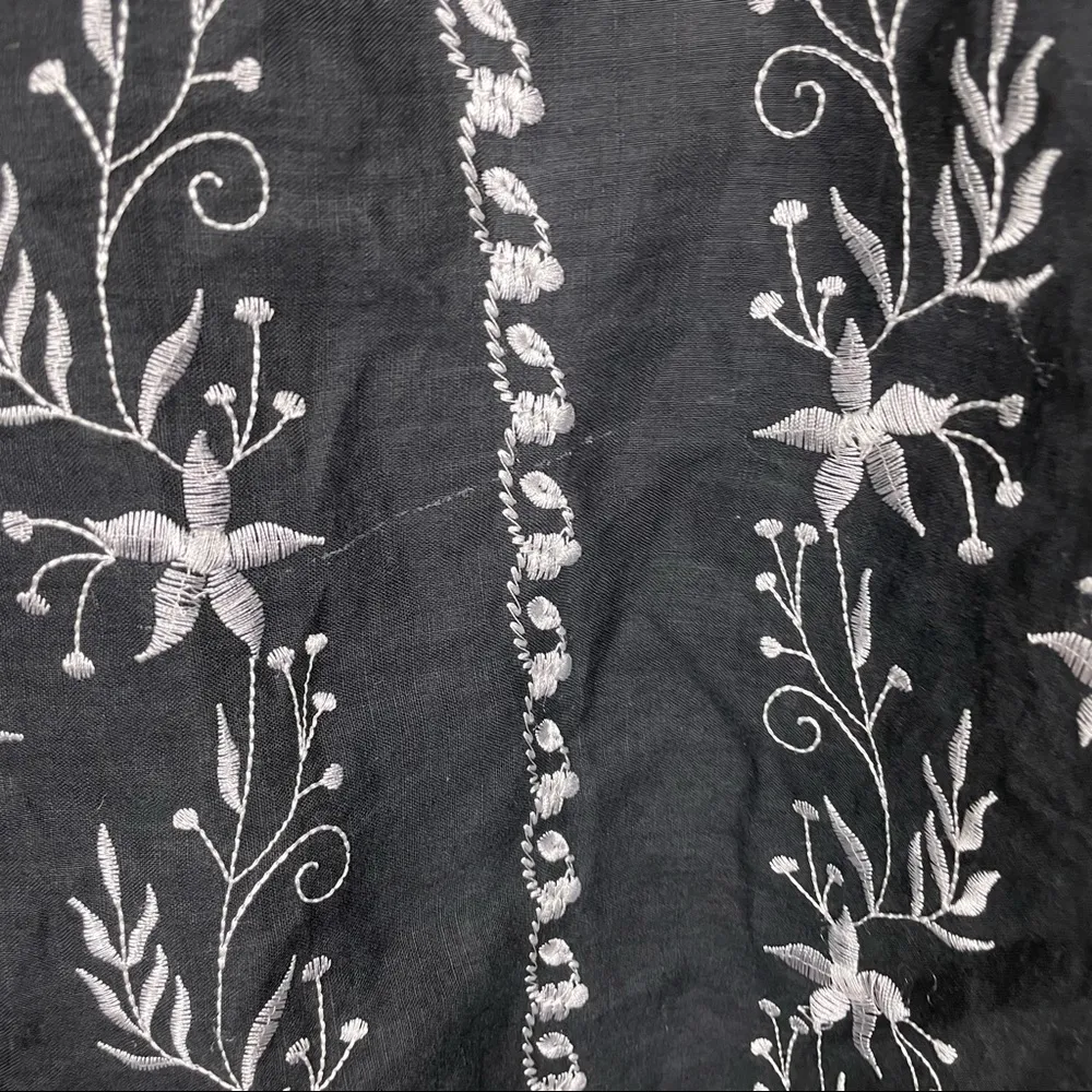 Lucy & Laurel Black and White Floral Embroidery Linen Fit & Flare Skirt Size 8 - Image 6