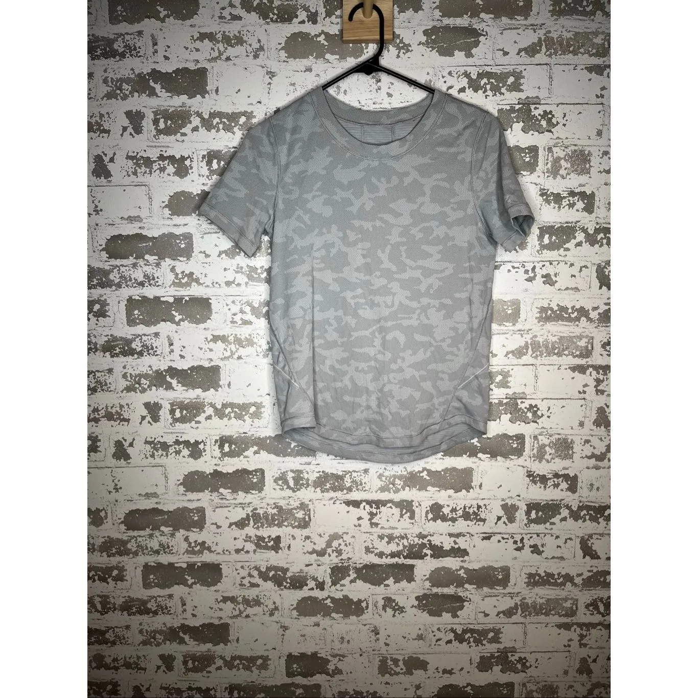 Lululemon | women gray camouflage athletic tee shirt - Image 7