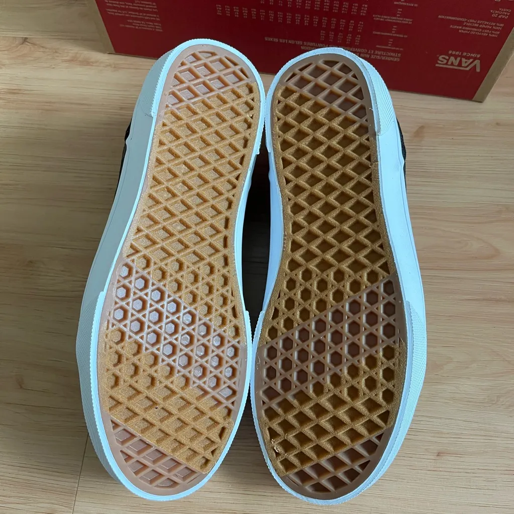 Vans Seldan Checkerboard Black Shoes Kids 6.0 US Women 7.5 US - Image 8